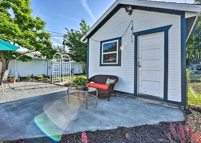Bright Minneapolis Home 2 Mi To Minnehaha Falls!