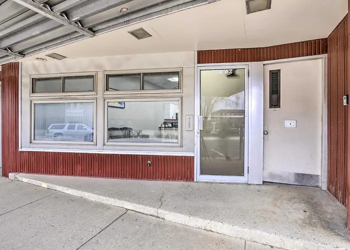 Albert Lea Apartment Walk To Fountain Lake!