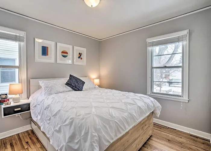 Cozy Minneapolis Cottage Less Than 4 Mi To Downtown!