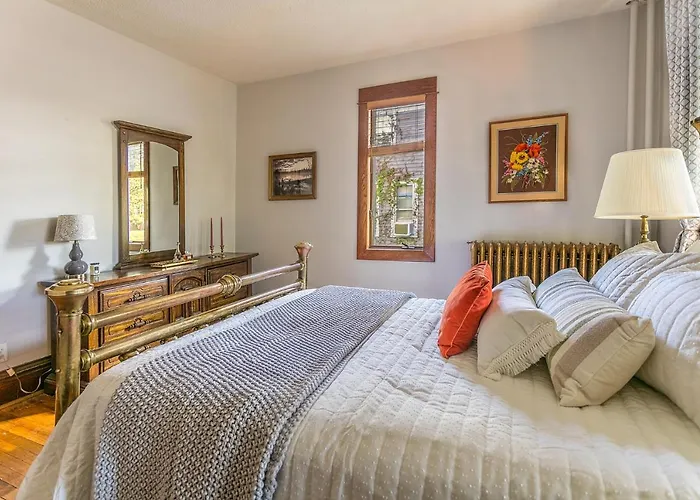 Cottage In The City - Historic Charm, Modern Touch Saint Paul