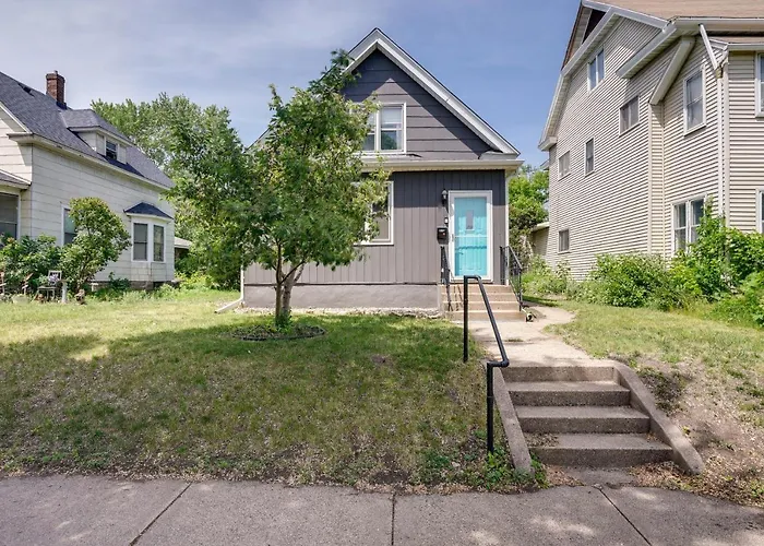 Pet-Friendly Saint Paul Home Near Allianz Field!