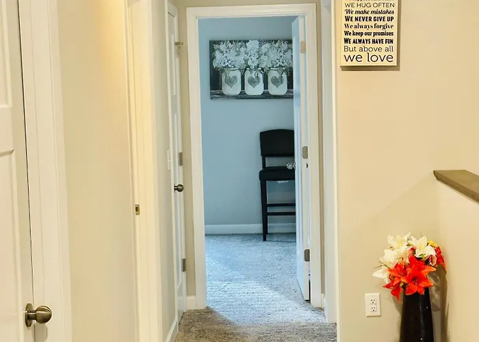 The Happy Hideaway Villa Maple Grove