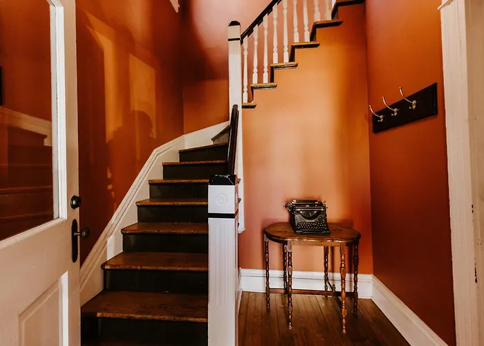 Retro Gem Box Victorian Steps From Irvine Park Apartment Saint Paul