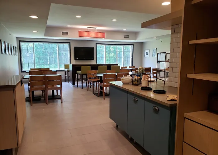 Country Inn & Suites By Radisson, Detroit Lakes, Mn