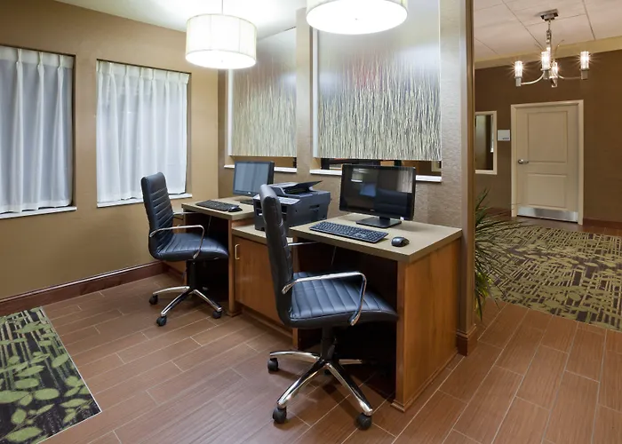 Holiday Inn Express & Suites Willmar By Ihg